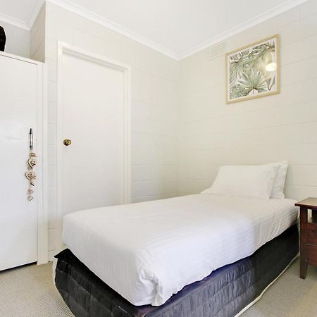 Hybiscus Waterfront Apartments Lakes Entrance Exterior photo