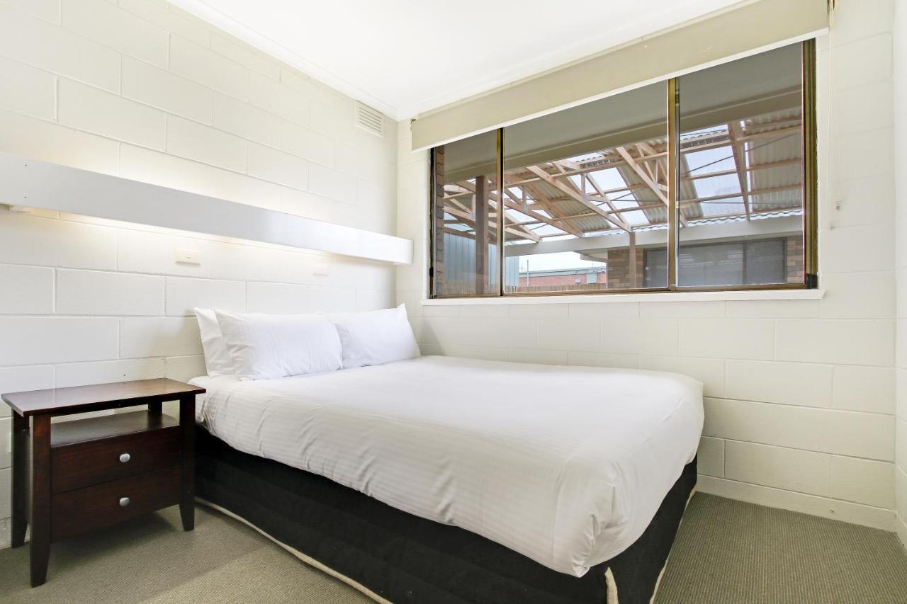 Hybiscus Waterfront Apartments Lakes Entrance Exterior photo