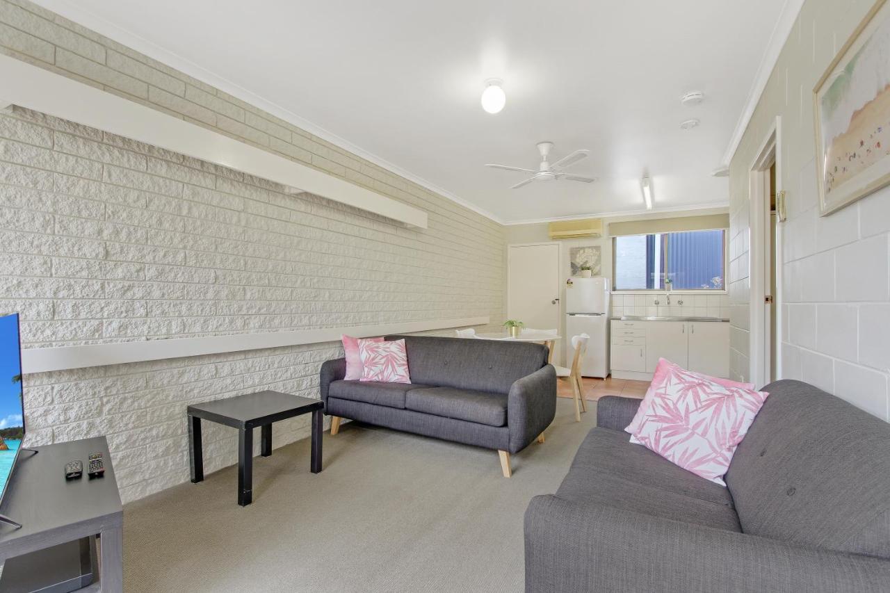 Hybiscus Waterfront Apartments Lakes Entrance Exterior photo