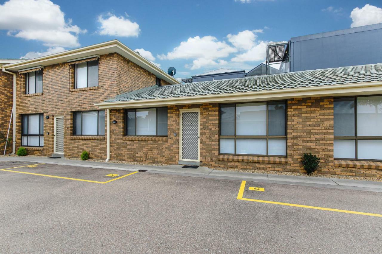 Hybiscus Waterfront Apartments Lakes Entrance Exterior photo