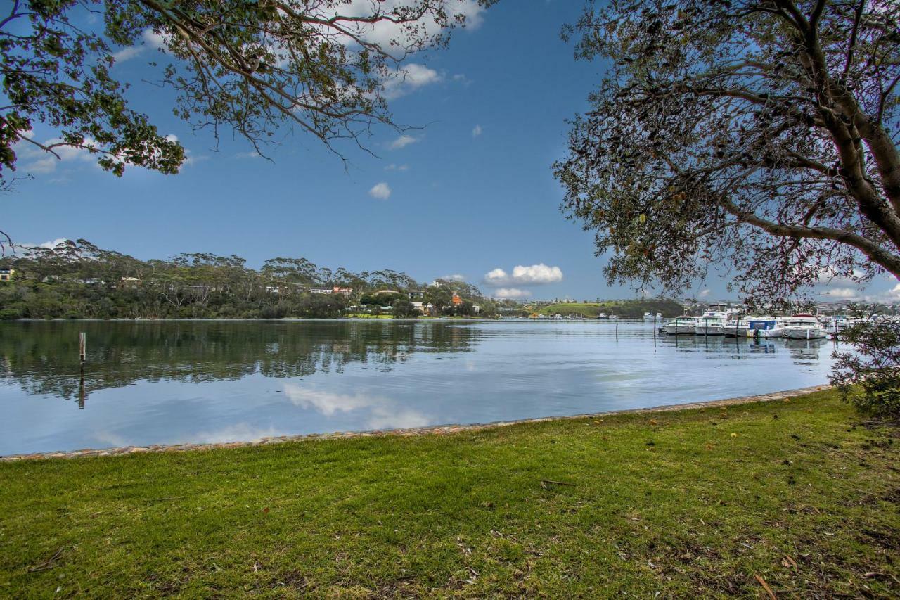 Hybiscus Waterfront Apartments Lakes Entrance Exterior photo